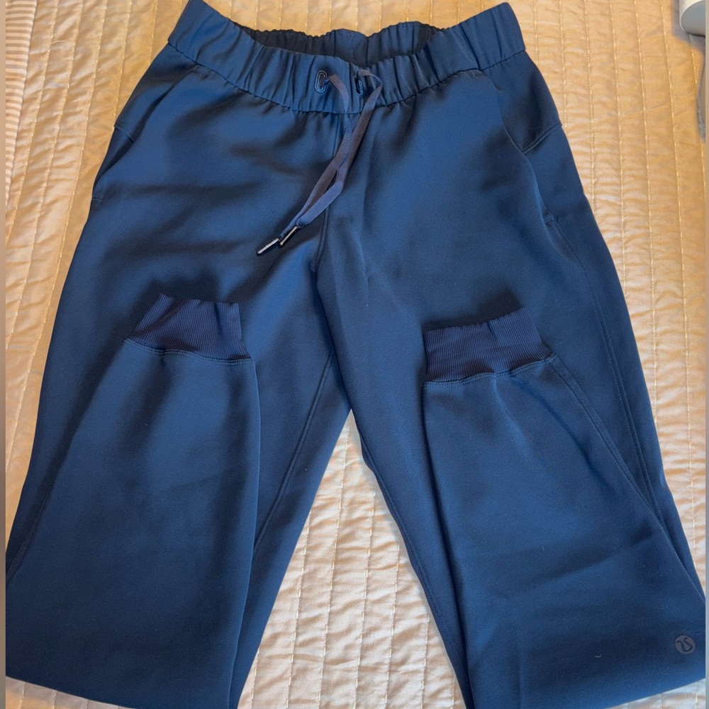 Lululemon on the fly joggers